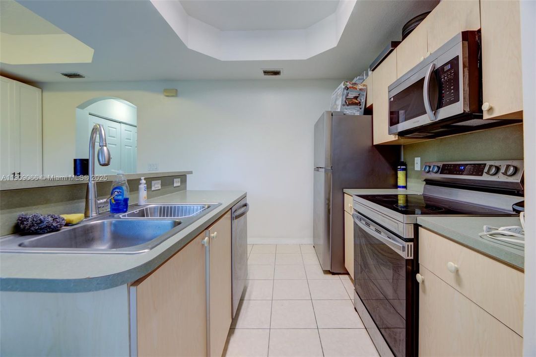 For Sale: $385,000 (3 beds, 3 baths, 1382 Square Feet)