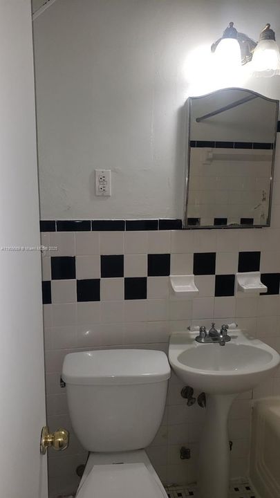 Recently Rented: $2,099 (2 beds, 2 baths, 687 Square Feet)