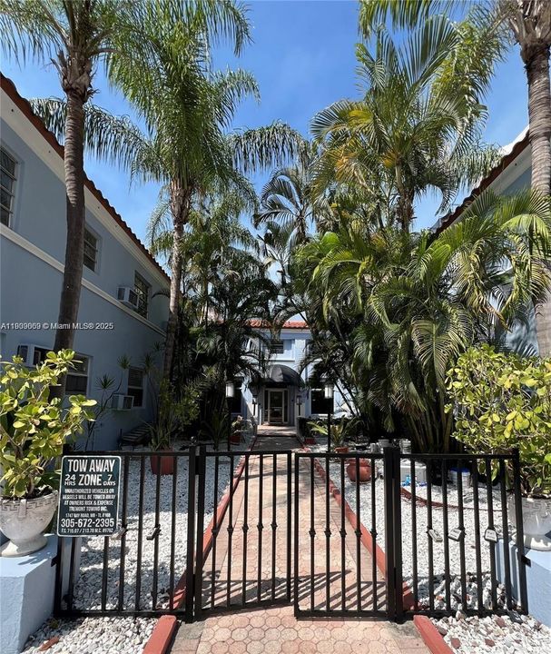 Recently Rented: $2,099 (2 beds, 2 baths, 687 Square Feet)