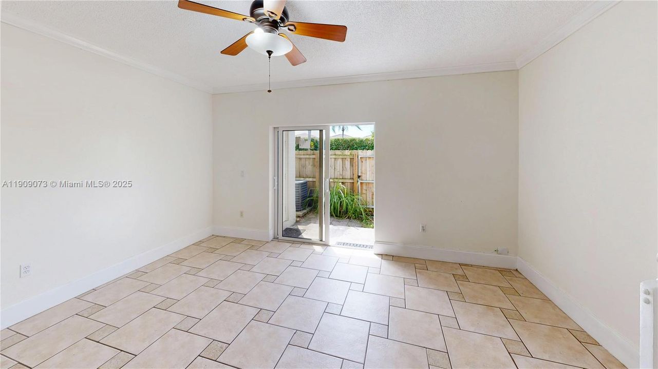 待售: $325,000 (3 贝兹, 2 浴室, 1452 平方英尺)