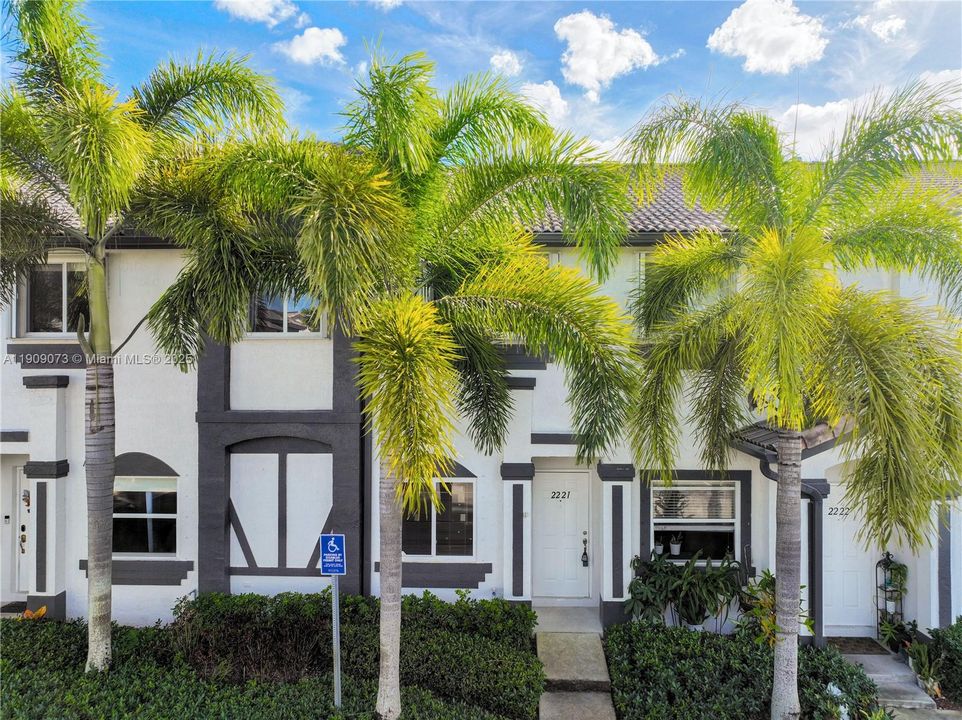 待售: $325,000 (3 贝兹, 2 浴室, 1452 平方英尺)