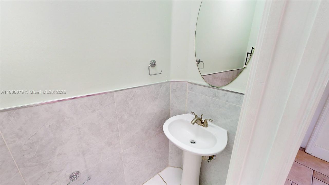 待售: $325,000 (3 贝兹, 2 浴室, 1452 平方英尺)