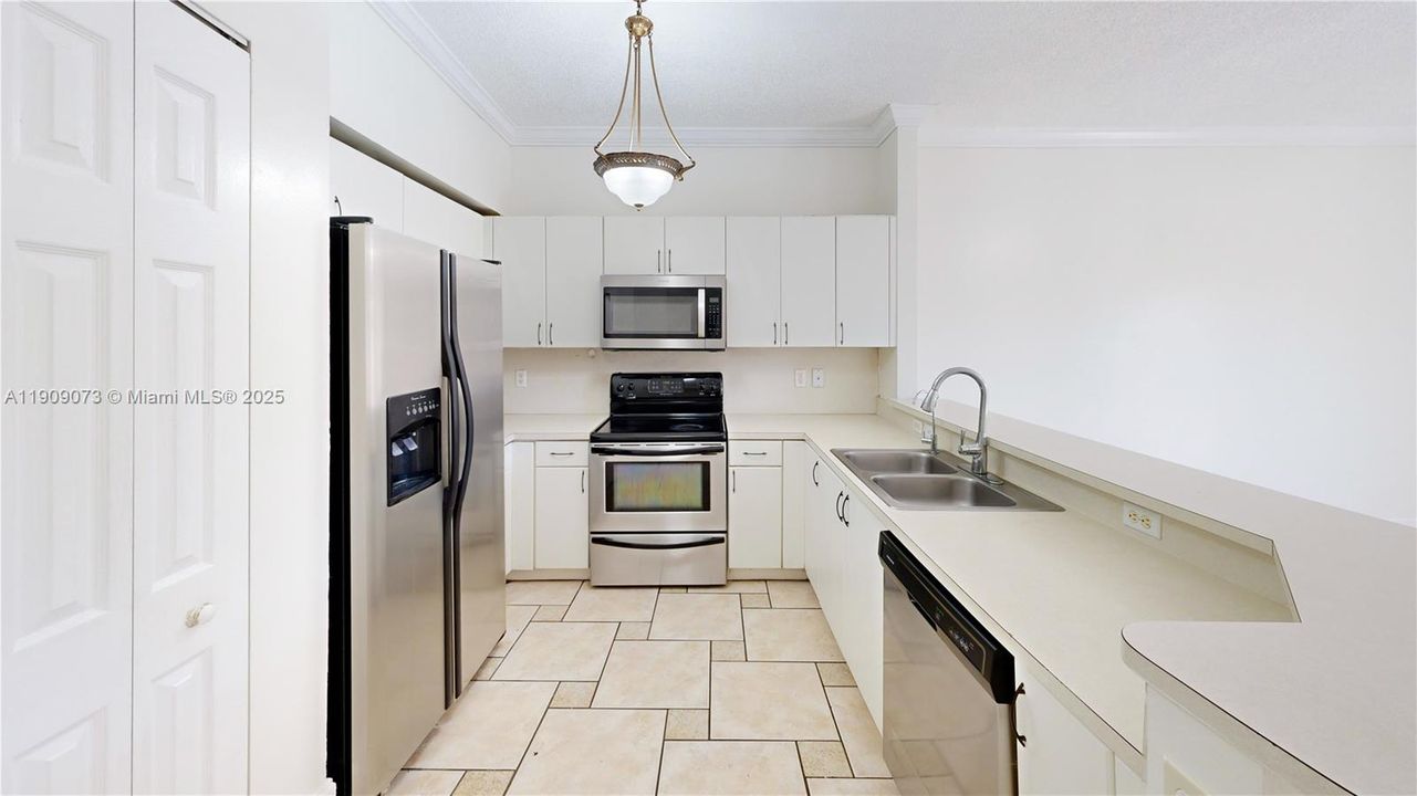 待售: $325,000 (3 贝兹, 2 浴室, 1452 平方英尺)