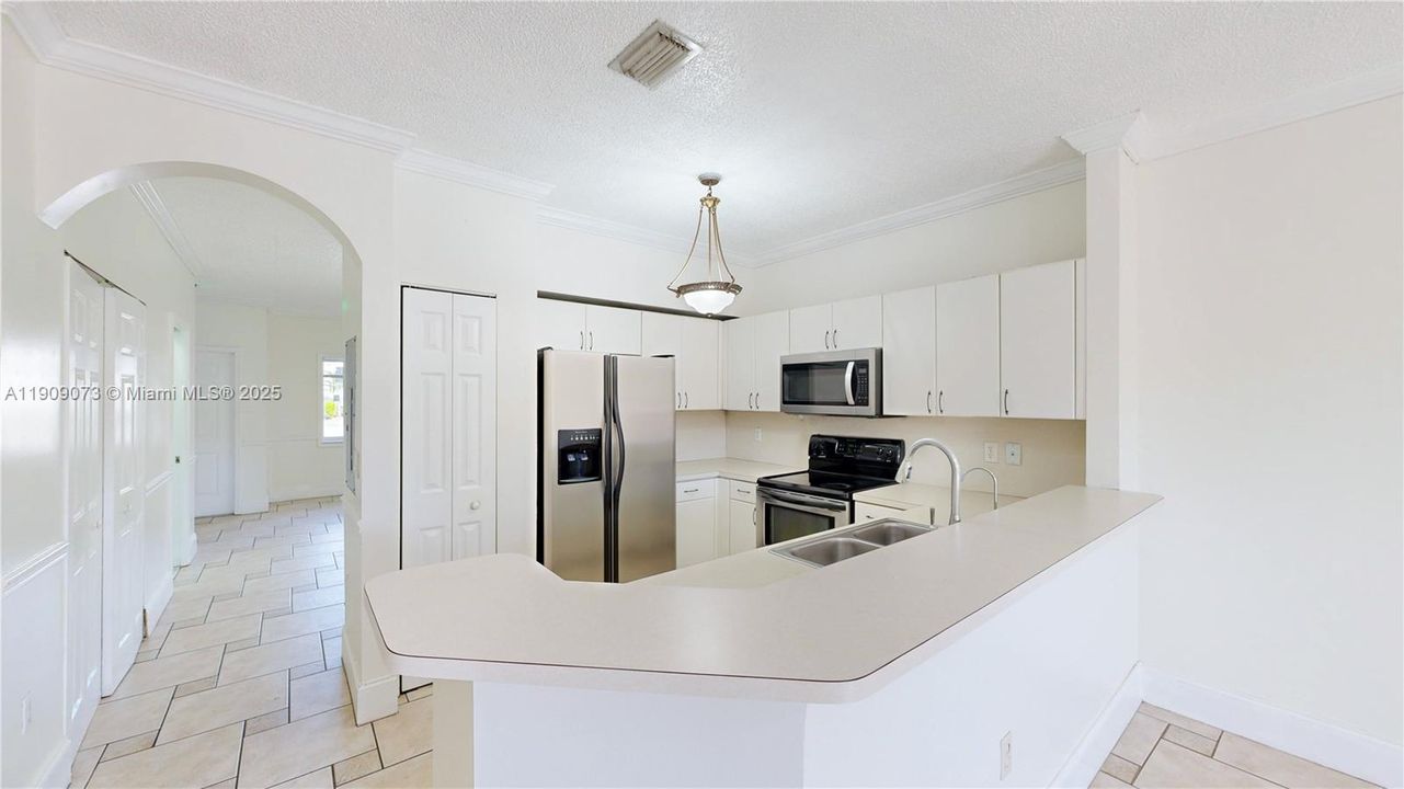 待售: $325,000 (3 贝兹, 2 浴室, 1452 平方英尺)