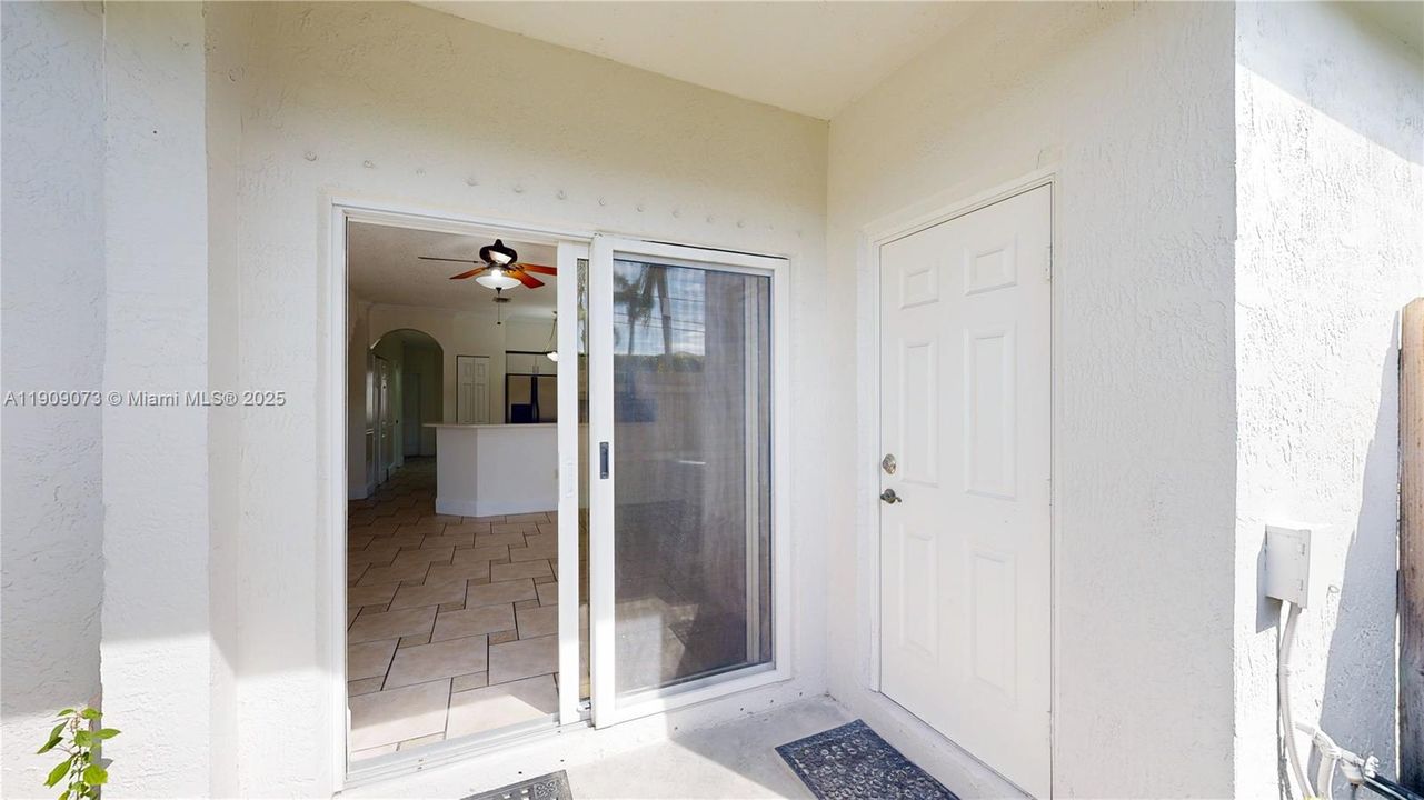 待售: $325,000 (3 贝兹, 2 浴室, 1452 平方英尺)