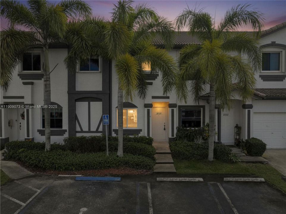 待售: $325,000 (3 贝兹, 2 浴室, 1452 平方英尺)