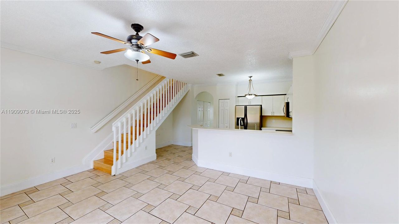 待售: $325,000 (3 贝兹, 2 浴室, 1452 平方英尺)