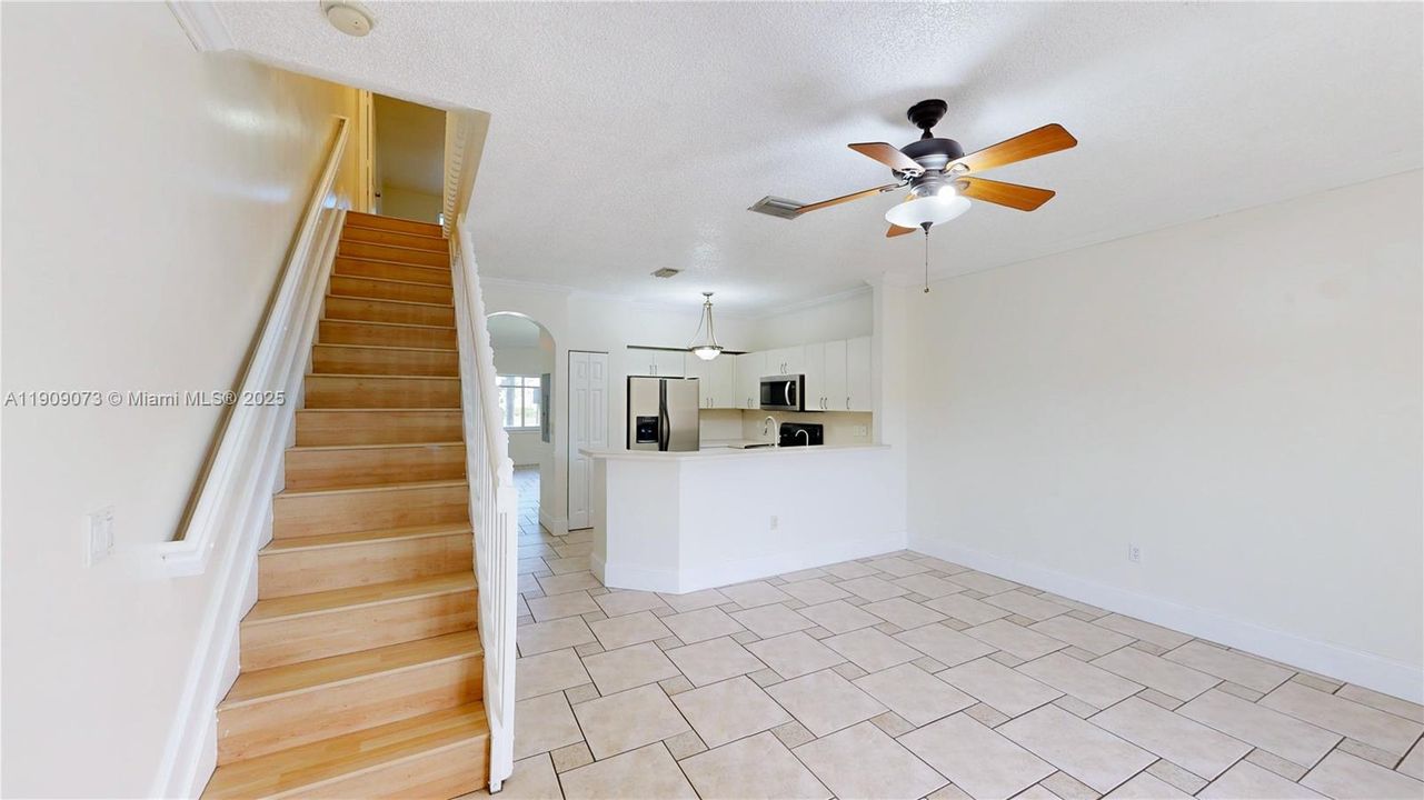 待售: $325,000 (3 贝兹, 2 浴室, 1452 平方英尺)