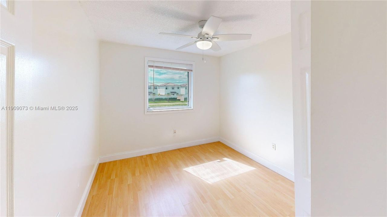 待售: $325,000 (3 贝兹, 2 浴室, 1452 平方英尺)