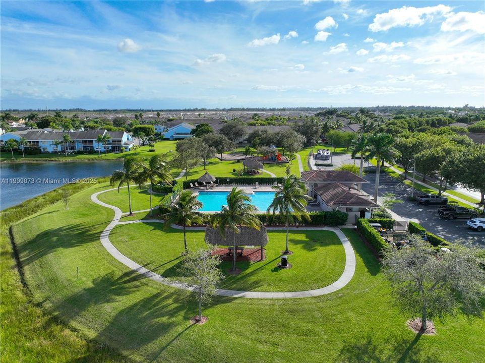 待售: $325,000 (3 贝兹, 2 浴室, 1452 平方英尺)