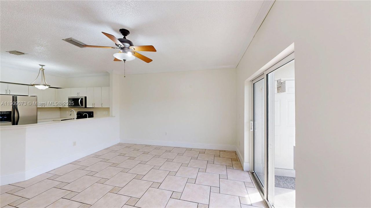 待售: $325,000 (3 贝兹, 2 浴室, 1452 平方英尺)