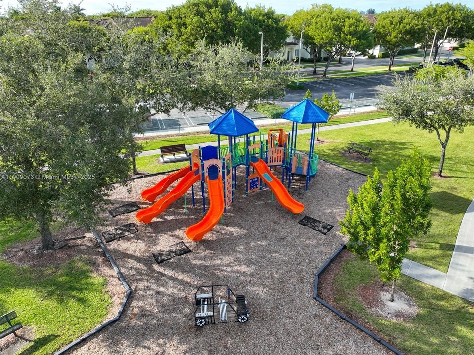 待售: $325,000 (3 贝兹, 2 浴室, 1452 平方英尺)