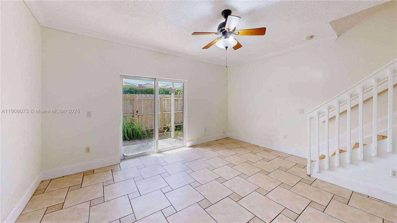 待售: $325,000 (3 贝兹, 2 浴室, 1452 平方英尺)