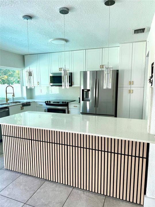 Active With Contract: $3,400 (3 beds, 2 baths, 1922 Square Feet)