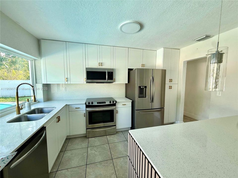 Active With Contract: $3,400 (3 beds, 2 baths, 1922 Square Feet)