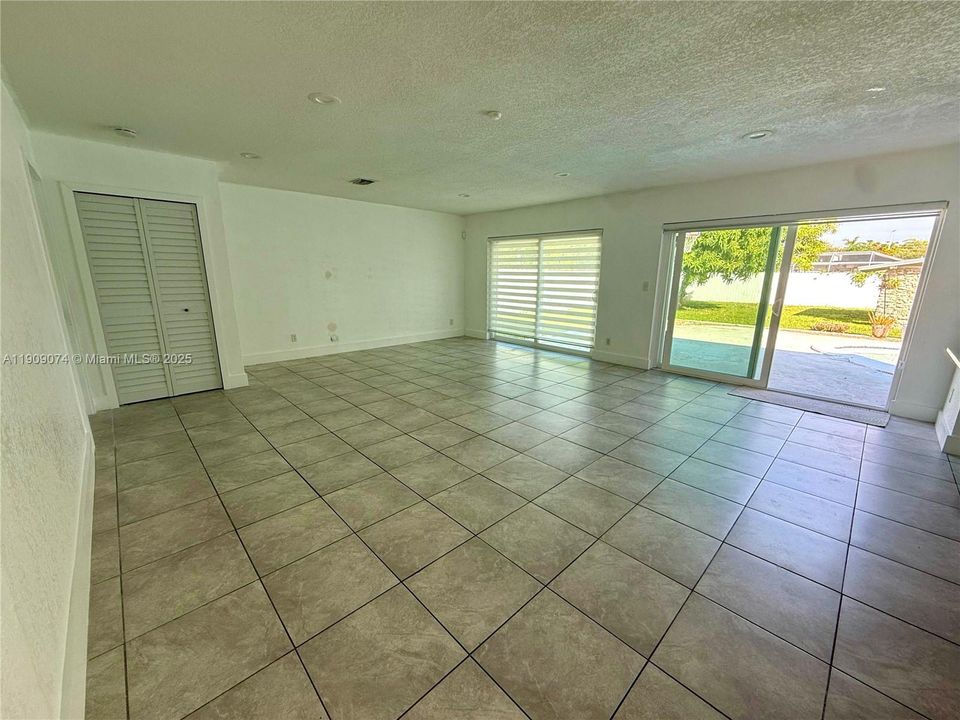 Active With Contract: $3,400 (3 beds, 2 baths, 1922 Square Feet)