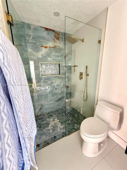 Active With Contract: $3,400 (3 beds, 2 baths, 1922 Square Feet)