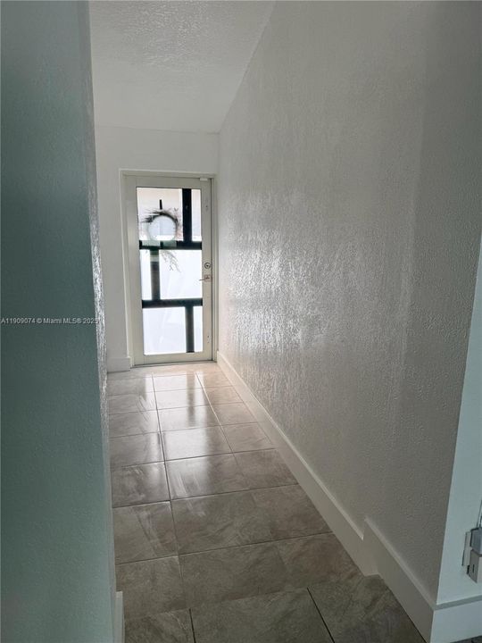 Active With Contract: $3,400 (3 beds, 2 baths, 1922 Square Feet)