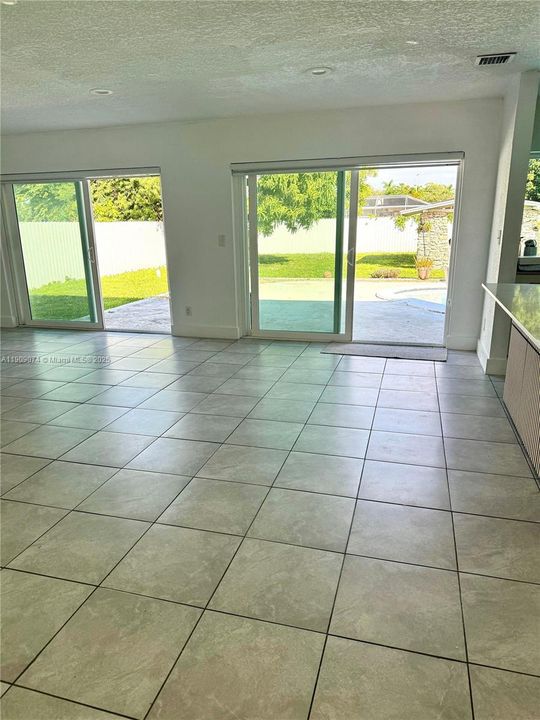 Active With Contract: $3,400 (3 beds, 2 baths, 1922 Square Feet)