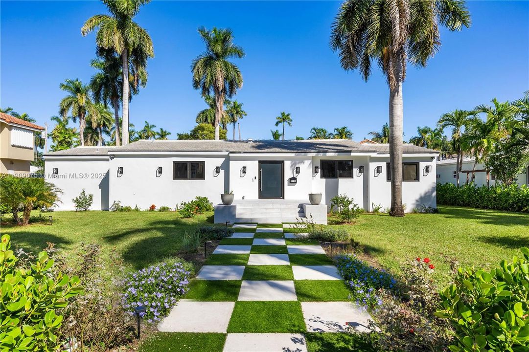 For Rent: $5,900 (4 beds, 4 baths, 1829 Square Feet)