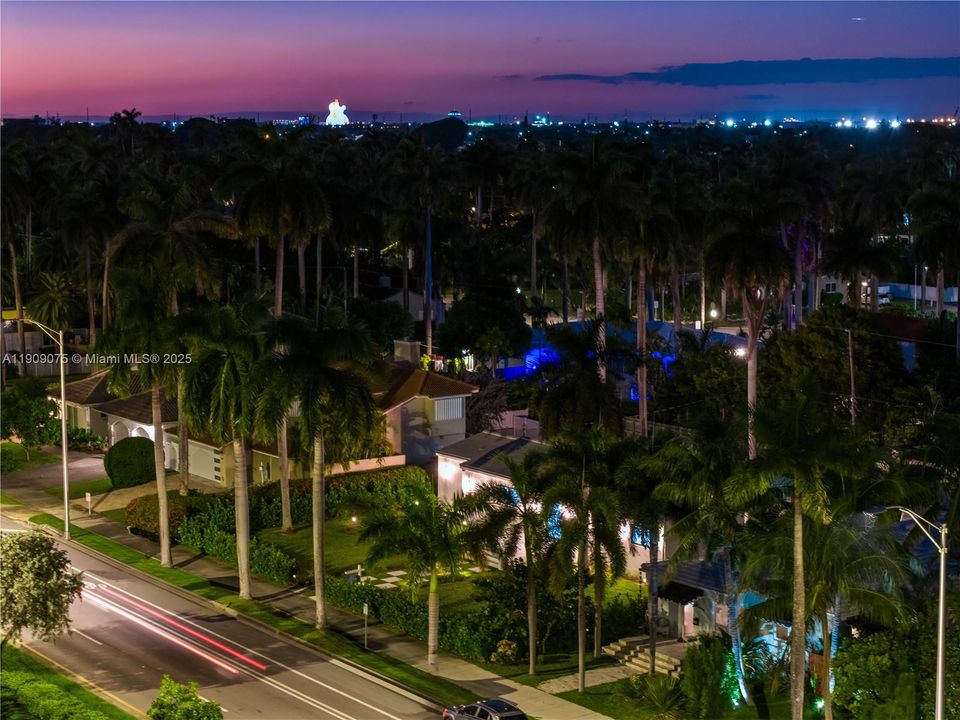 For Rent: $5,900 (4 beds, 4 baths, 1829 Square Feet)