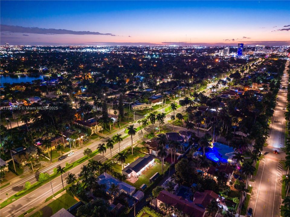 For Rent: $5,900 (4 beds, 4 baths, 1829 Square Feet)