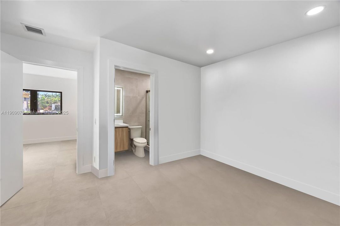 For Rent: $5,900 (4 beds, 4 baths, 1829 Square Feet)