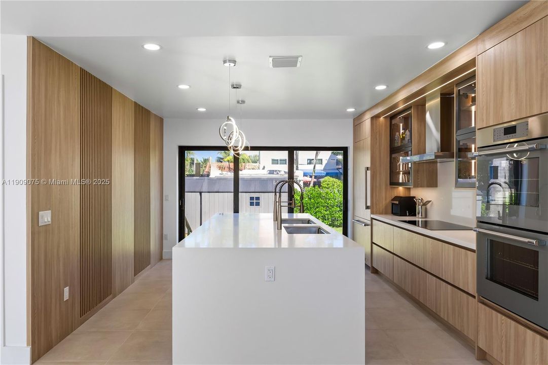 For Rent: $5,900 (4 beds, 4 baths, 1829 Square Feet)