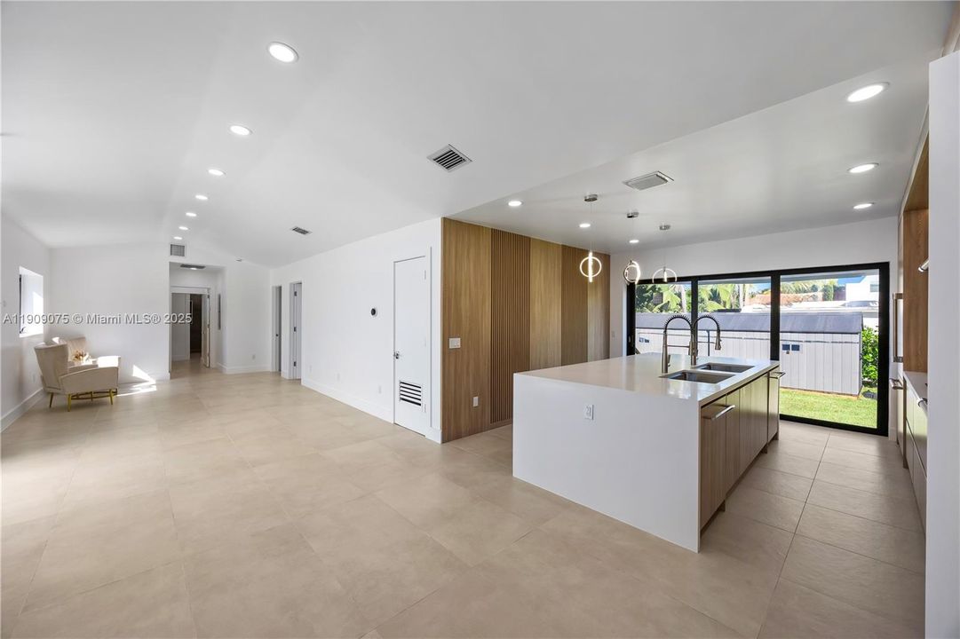 For Rent: $5,900 (4 beds, 4 baths, 1829 Square Feet)