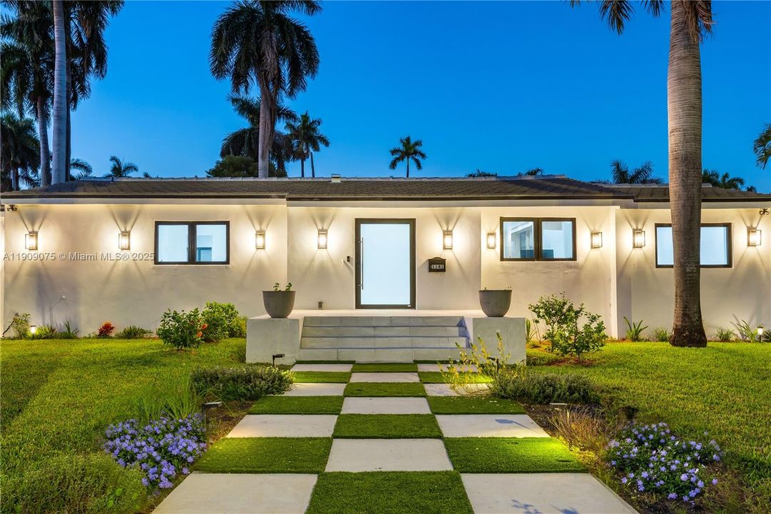 For Rent: $5,900 (4 beds, 4 baths, 1829 Square Feet)