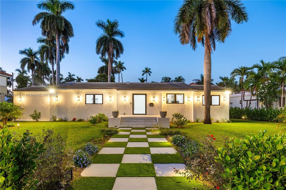 For Rent: $5,900 (4 beds, 4 baths, 1829 Square Feet)