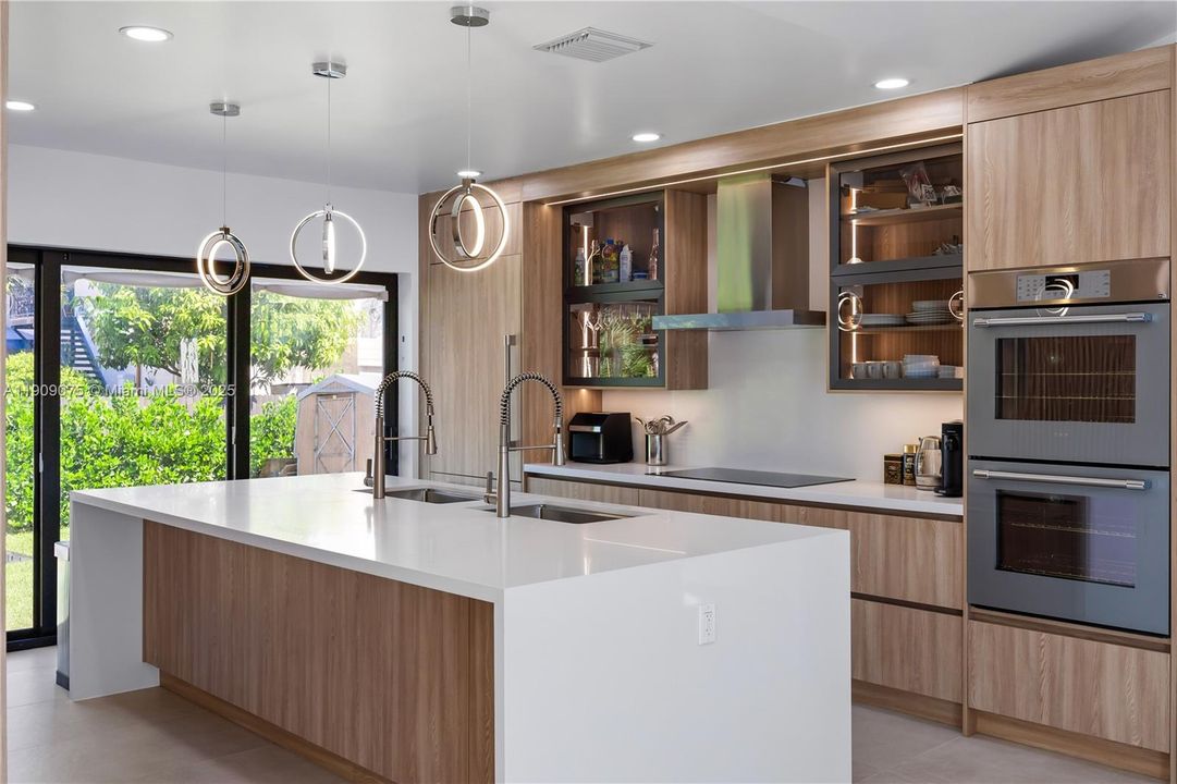 For Rent: $5,900 (4 beds, 4 baths, 1829 Square Feet)