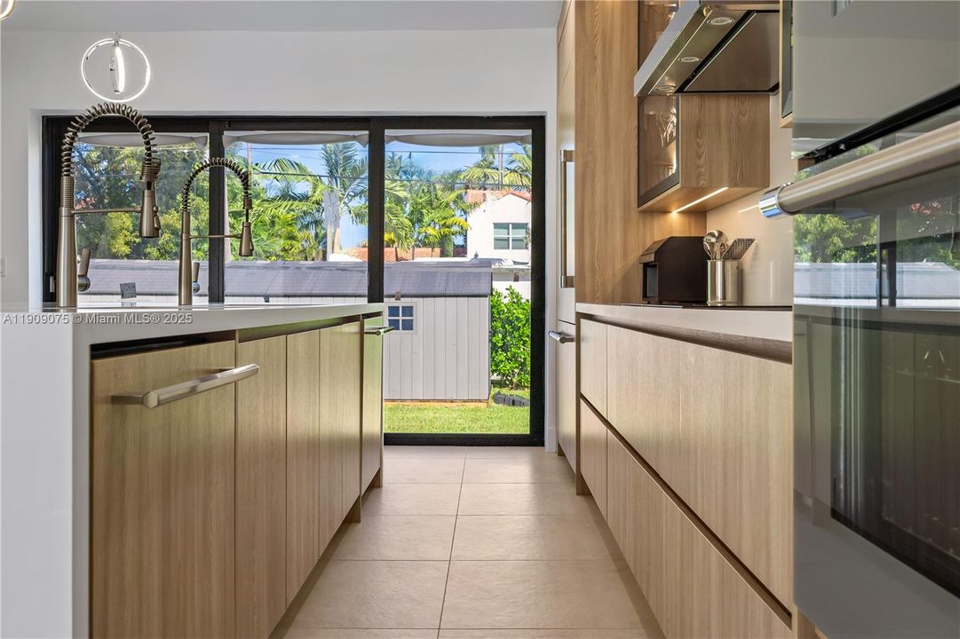 For Rent: $5,900 (4 beds, 4 baths, 1829 Square Feet)