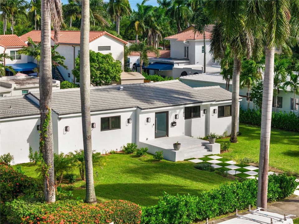 For Rent: $5,900 (4 beds, 4 baths, 1829 Square Feet)