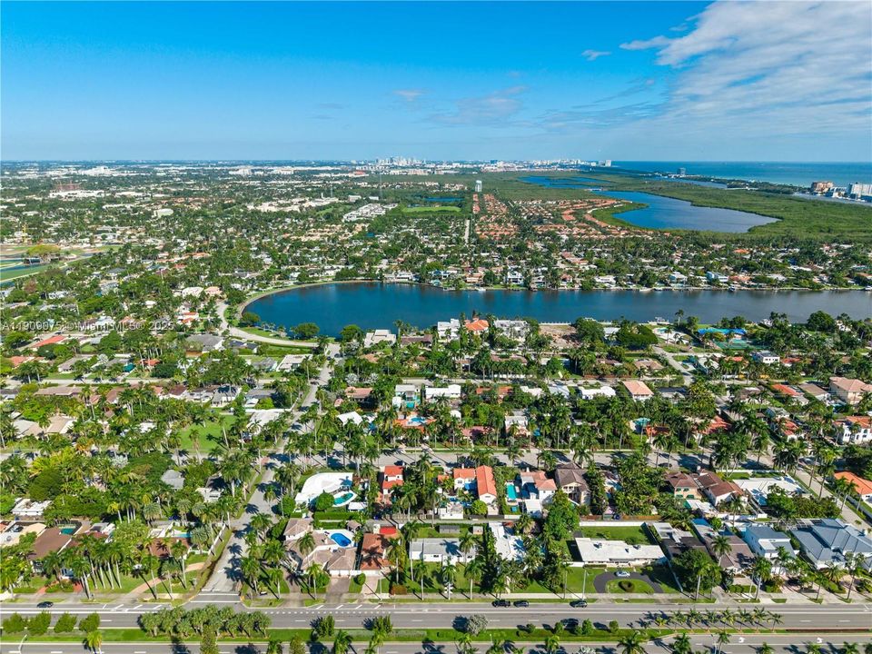 For Rent: $5,900 (4 beds, 4 baths, 1829 Square Feet)