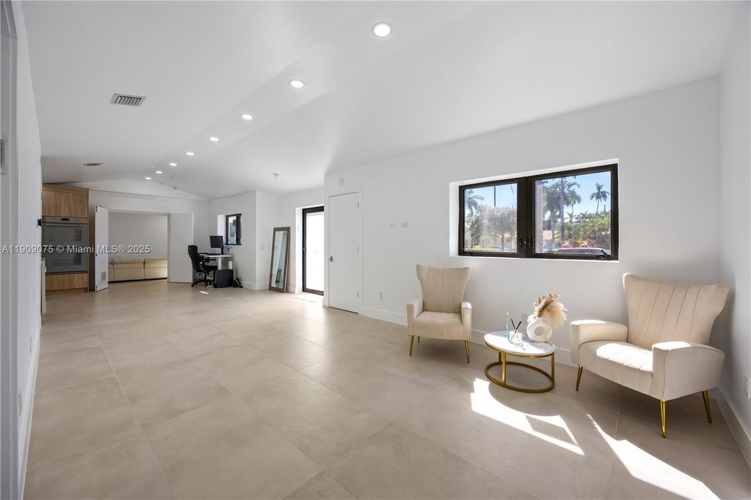 For Rent: $5,900 (4 beds, 4 baths, 1829 Square Feet)