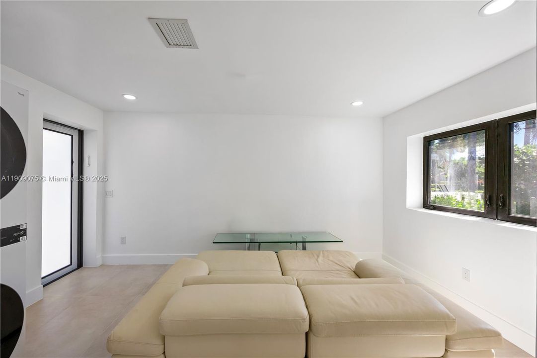 For Rent: $5,900 (4 beds, 4 baths, 1829 Square Feet)