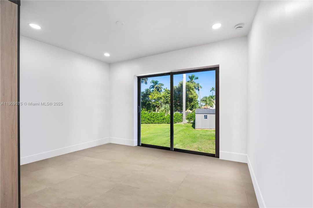 For Rent: $5,900 (4 beds, 4 baths, 1829 Square Feet)