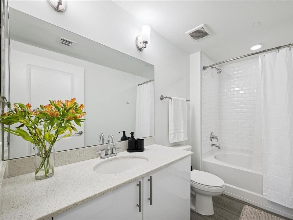 合同活跃: $3,400 (1 贝兹, 1 浴室, 0 平方英尺)