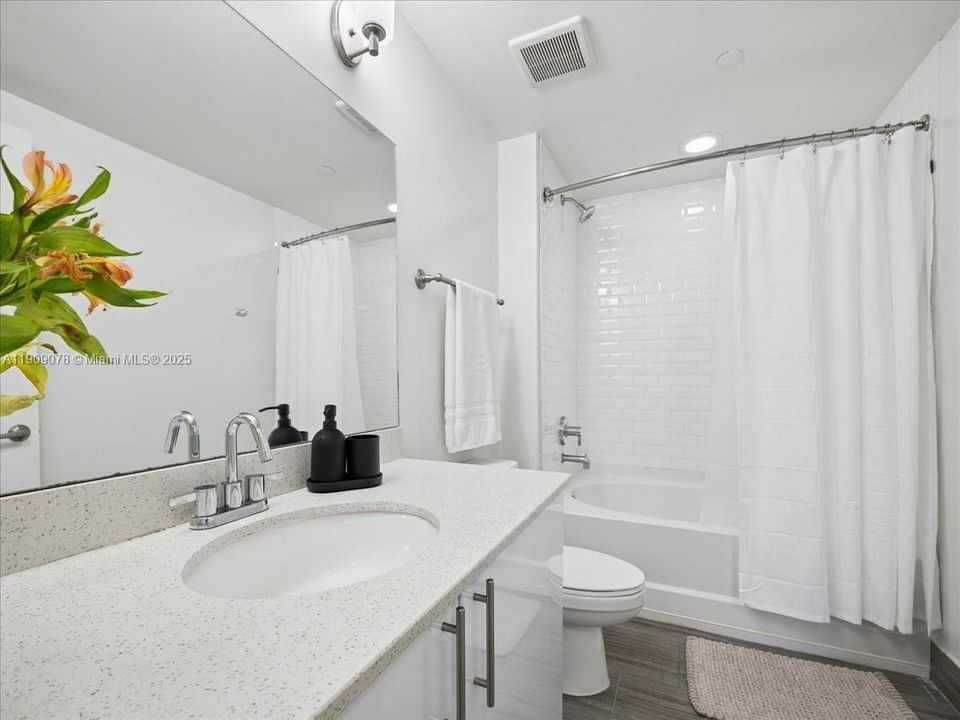 合同活跃: $3,400 (1 贝兹, 1 浴室, 0 平方英尺)