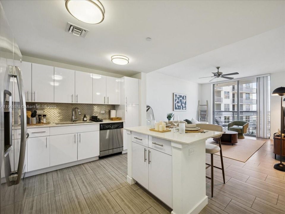 合同活跃: $3,400 (1 贝兹, 1 浴室, 0 平方英尺)