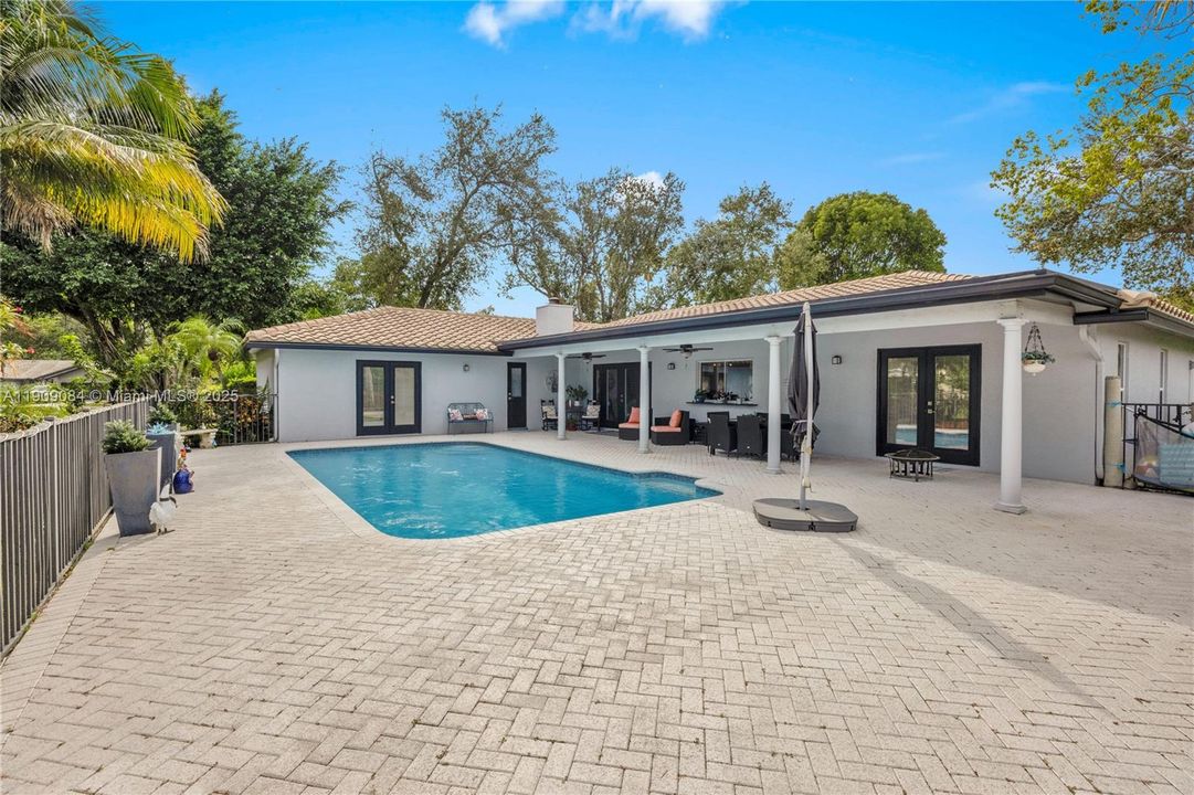 Active With Contract: $759,500 (4 beds, 2 baths, 2691 Square Feet)