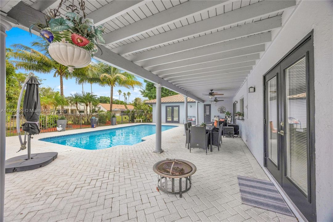 Active With Contract: $759,500 (4 beds, 2 baths, 2691 Square Feet)