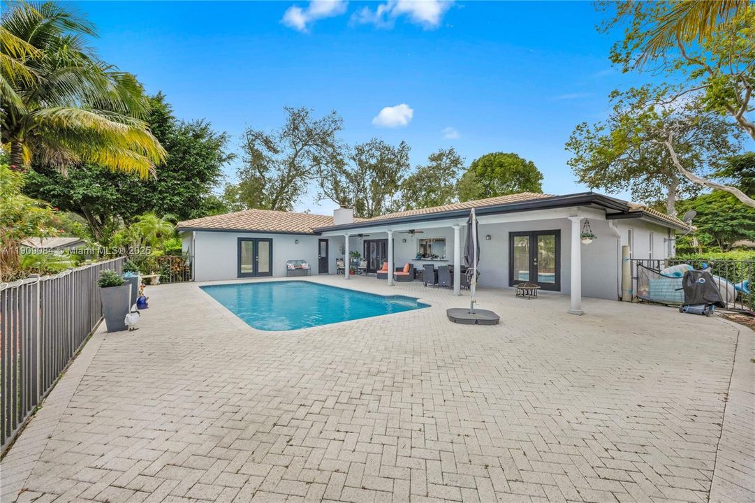 Active With Contract: $759,500 (4 beds, 2 baths, 2691 Square Feet)