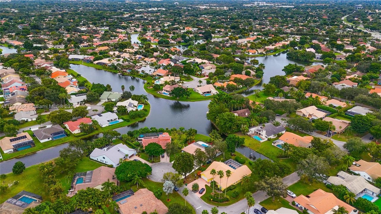 Active With Contract: $759,500 (4 beds, 2 baths, 2691 Square Feet)