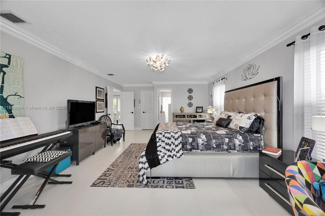 Active With Contract: $759,500 (4 beds, 2 baths, 2691 Square Feet)