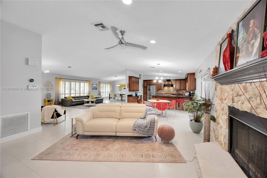 Active With Contract: $759,500 (4 beds, 2 baths, 2691 Square Feet)