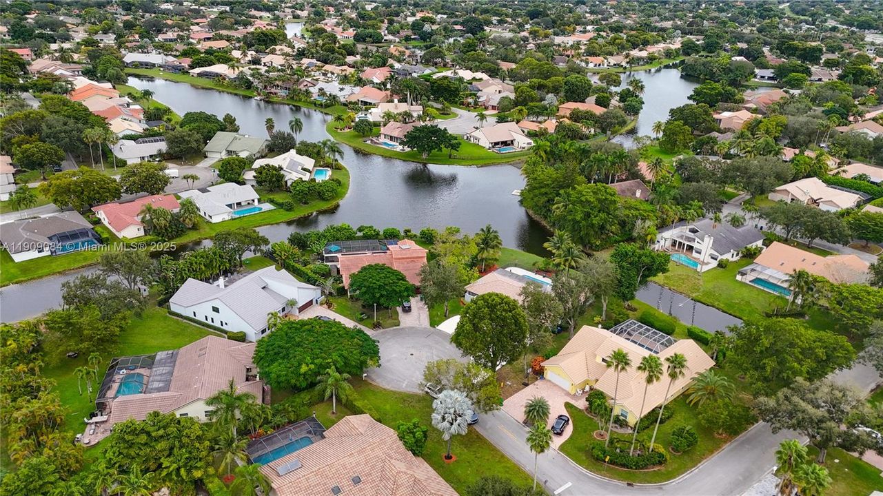 Active With Contract: $759,500 (4 beds, 2 baths, 2691 Square Feet)