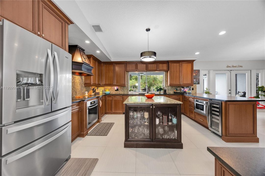 Active With Contract: $759,500 (4 beds, 2 baths, 2691 Square Feet)