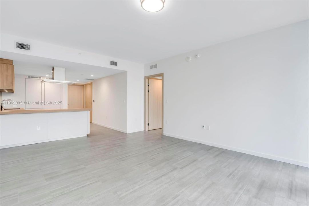 Под контрактом: $4,300 (1 спален, 1 ванн, 665 Квадратных фут)